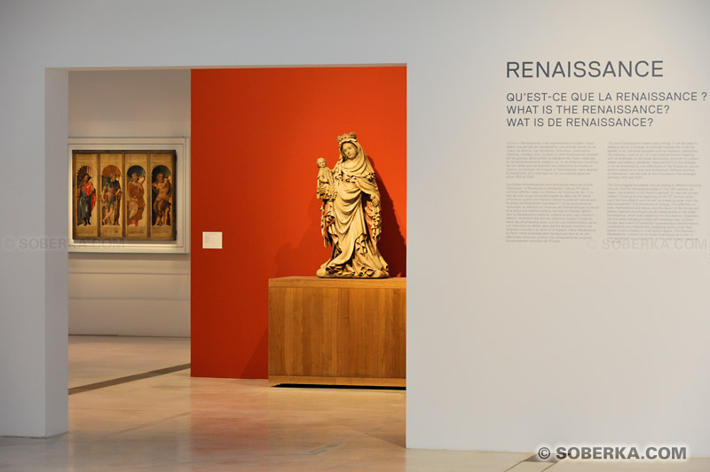 Musée du Louvre-Lens : Galerie d'exposition temporaire consacrée à de la Renaissance, Vierge à l'Enfant, statue en pierre Calcaire par un artiste Lorrain à Metz en 1430