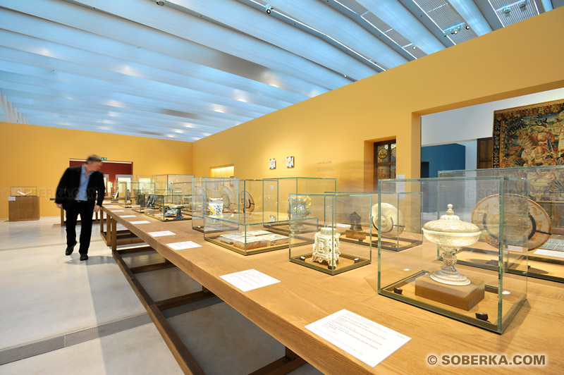 Musée du Louvre-Lens : Galerie d'exposition temporaire consacrée à de la Renaissance, Art de vivre, art du feu, céramiques