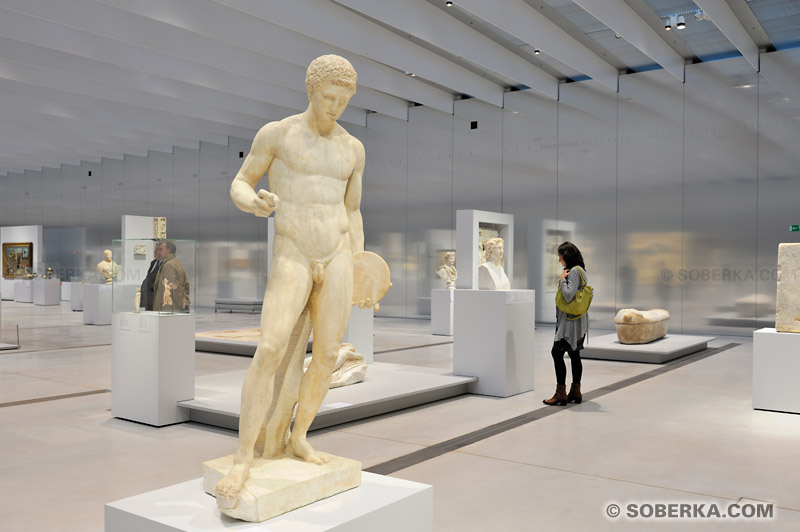 Musée du Louvre-Lens : La Galerie du Temps, Antiquité, Grèce Classique, Discobole, Athlète tenant un Disque, copie romaine d'un «Discophore» de Bronze