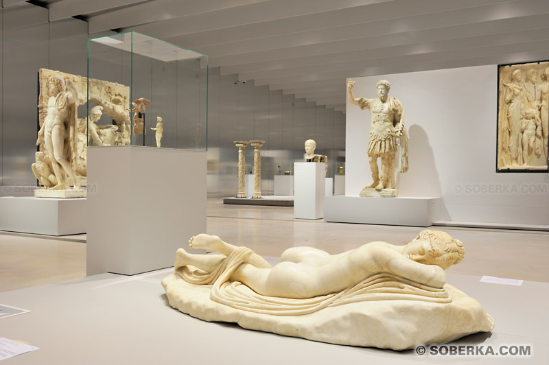 Musée du Louvre-Lens : La Galerie du Temps, Antiquité, le Monde d'Alexandre le grand, Hermaphrodite en marbre, vers 130-150 après J.C