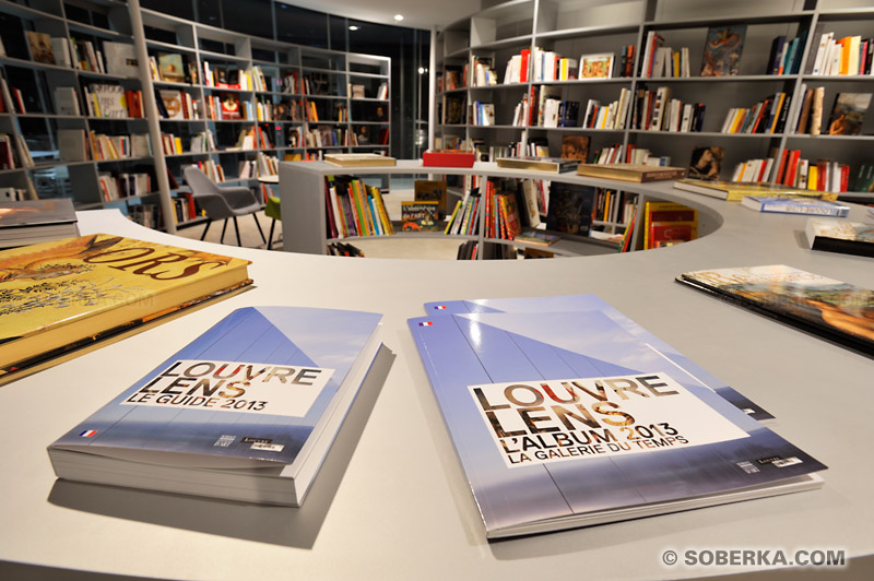 Musée du Louvre-Lens : Livres à la bibliothèque