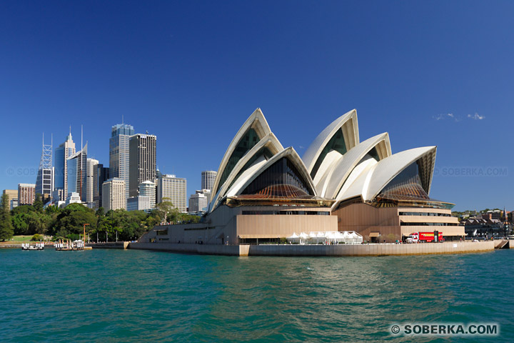 Opéra de Sydney vue depuis la baie à Sydney
