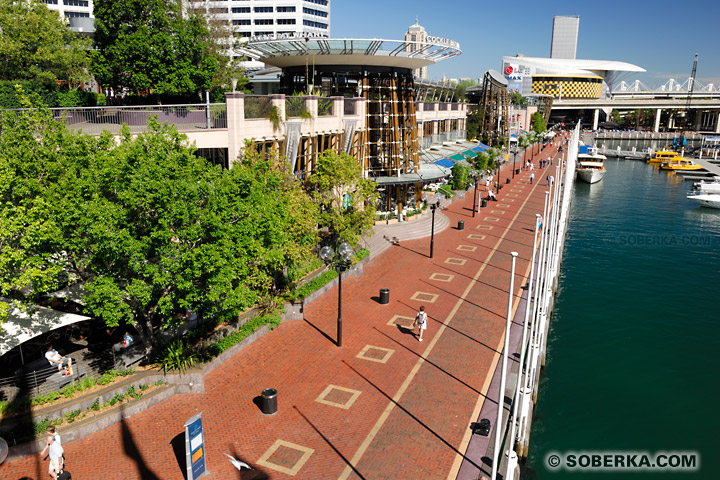 Darling Harbour promenade de Cockle Bay Wharf à Sydney